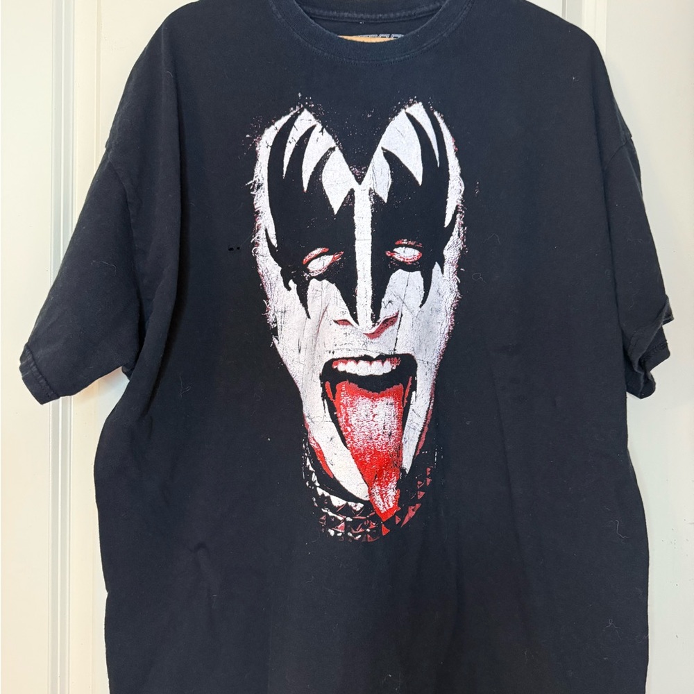 Kiss Black Graphic T-Shirt with Red and White Design SZ‎ Large